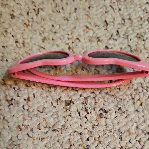 Heart-Shaped Pink Kids Sunglasses - Picture 3 of 4